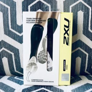 New 2XU Black performance run socks